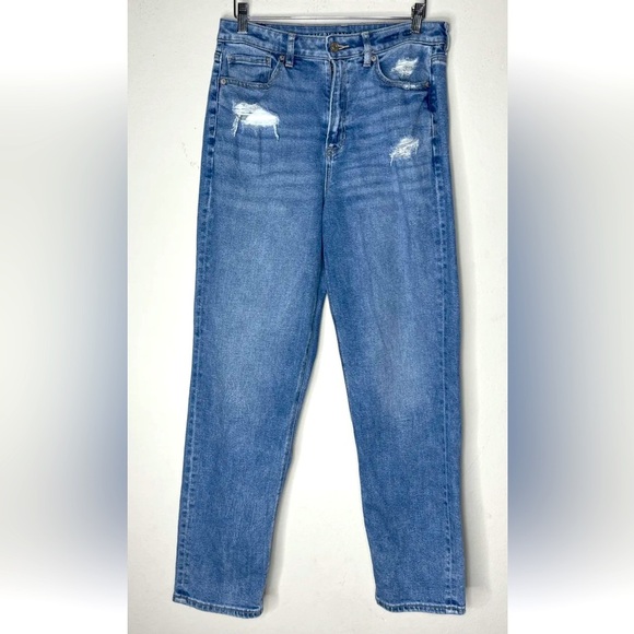 American Eagle  Stretch Mom Straight Jean. Size: 10 - Picture 1 of 7